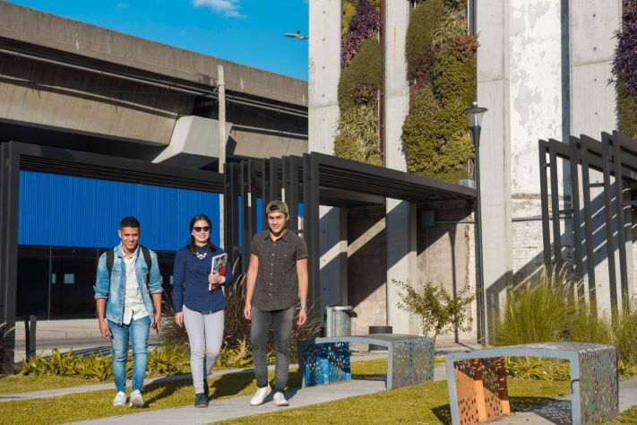 Estudiantes bonaerenses pueden anotarse en becas para cursar en universidades de todo el país