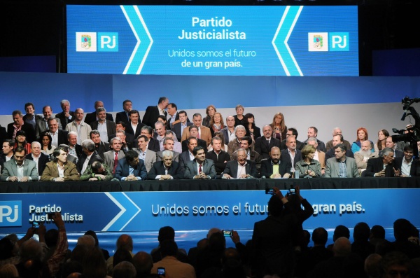 Los gobernadores del PJ se juntan para enfrentar a Macri por los fondos