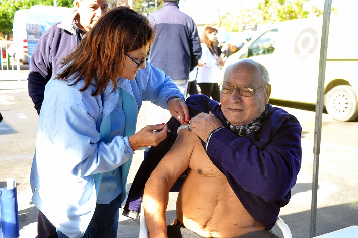 Comienzan a vacunar mañana a los mayores de 70 años en la provincia de Buenos Aires
