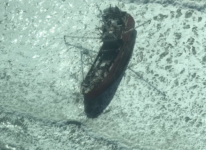 Mar del Plata: encalló un buque pesquero en Playa Grande