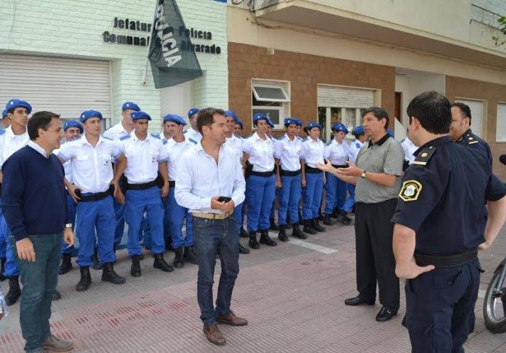 Miramar: El Intendente Municipal, G. Di Cesare, recibió a los nuevos efectivos de la policía local