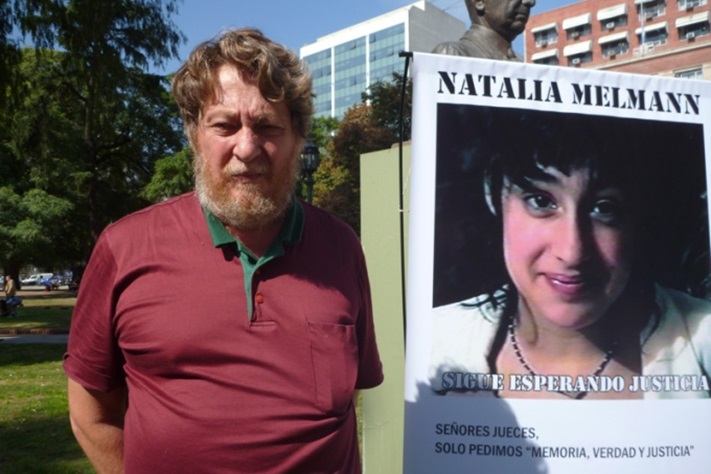 Familiares de Natalia Melmann se movilizaron a la sede de los Tribunales de Casación