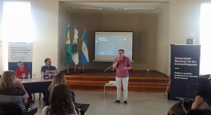 El periodista Gustavo Menéndez brindó una charla en Villa de Merlo