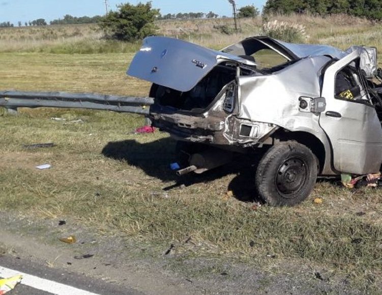 Choque frontal entre un micro y un auto en Gral Conesa: al menos dos muertos