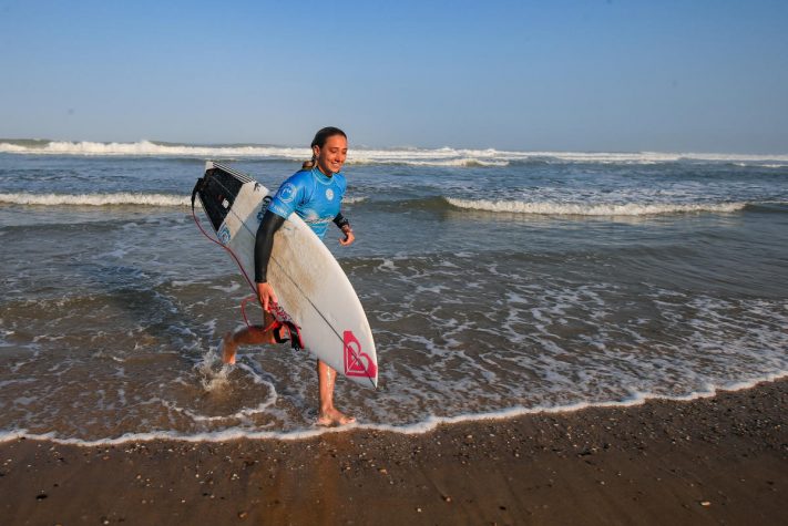 Surf: Pasó la primera jornada de la fase internacional del Rip Curl Pro. Gran debut de Lucía Indurain