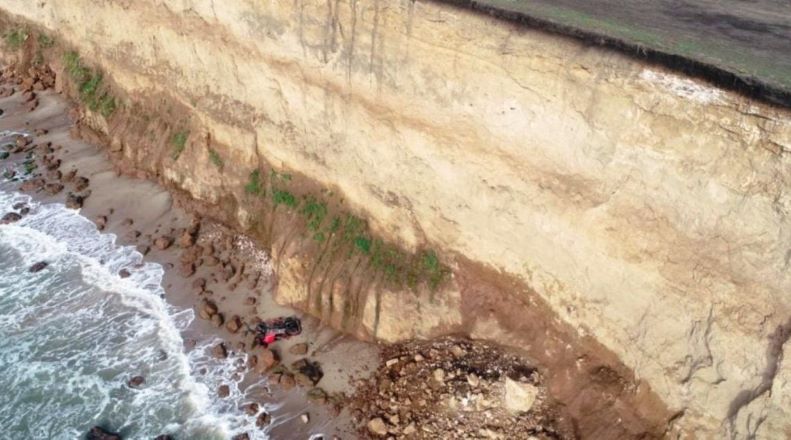 Mar del Plata: un hombre murió tras caer con su auto por la barranca de los acantilados